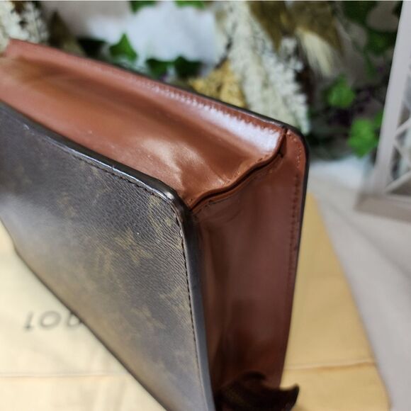 Authentic Louis Vuitton Monogram Toiletry Pouch with Dust Bag - Picture 12 of 17